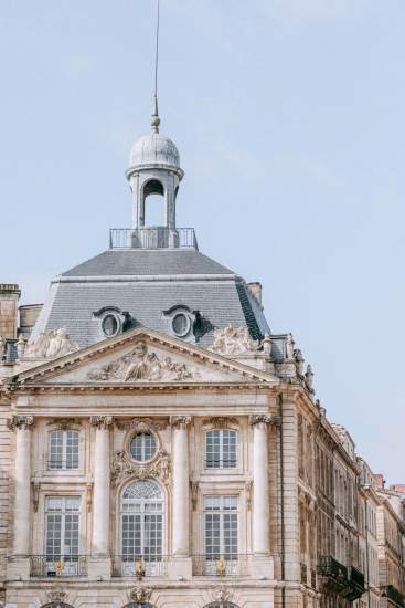 Le Gabriel · Restaurants au centre de Bordeaux, place de la Bourse
<div>
<div class="gtx-trans-icon"> </div>
</div>