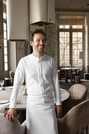 Le Gabriel, Restaurants à Bordeaux, place de la Bourse
<div>
<div class="gtx-trans-icon"> </div>
</div>